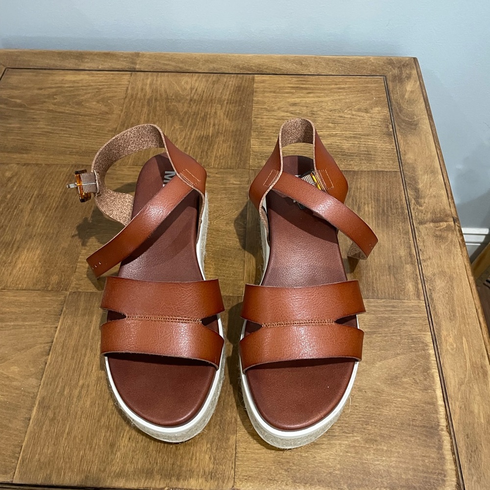 Mia Evana leather sandals